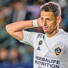 Galaxy da jalón de orejas a Javier Hernández Chícharito