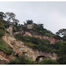 Cerro de Vista Hermosa presenta deslizamientos.jpg