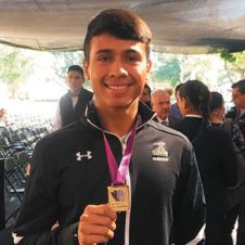 luis-busca-premio-estatal-deporte.jpg