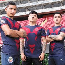 chivas-luce-uniforme.jpg