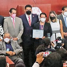Sesión-solemne-reconocimiento-médicos-(4)_result.jpg