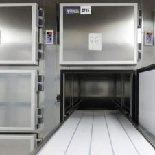 VIDEO: Tras ser declarada muerta, mujer "revive" en la morgue 