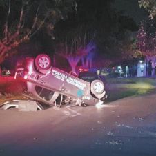 Vehículo de seguridad privada vuelca en Cuernavaca