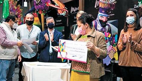 Gana torito pirotécnico concurso de piñatas en Morelos