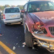 chocan-dos-camionetas-en-la-autopista-12220.jpg