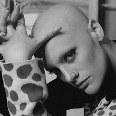 Fallece Cat Janice, la cantante que viralizó su canción como última voluntad para proteger a su hijo 