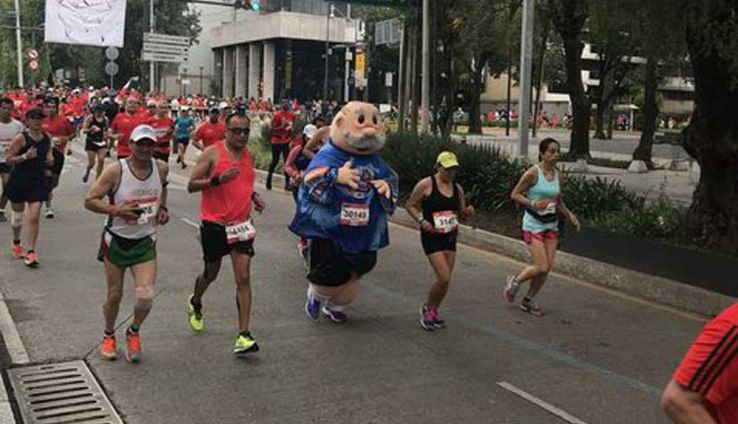 obligan-al-dr-simi-a-abandonar-el-maraton-de-la-ciudad-de-mexico-066e2e788dacd67d0ee2b286b801279f.jpg