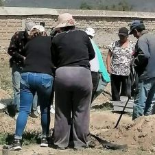 No estoy llorando, tú estás llorando: Abuelito paga su propio funeral con la tarjeta del bienestar